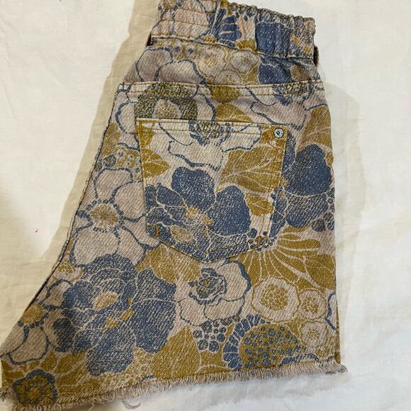 Pilcro x Anthropologie Lara Ultra High Waisted Floral frayed hem Shorts size XS - Picture 15 of 15